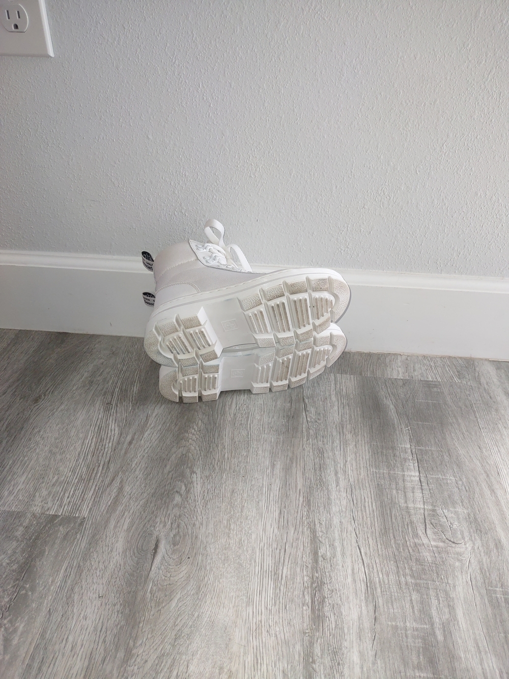 Dr. Martens White High-Top Sneakers Size 5 - Picture 8 of 8